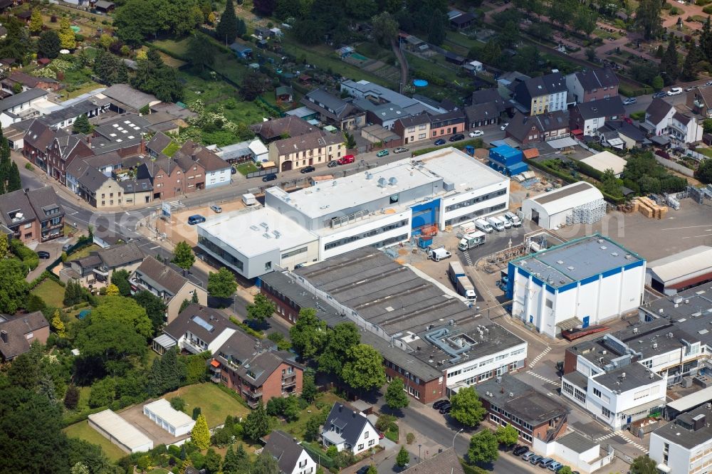 Aerial image Grevenbroich - Building and production halls on the premises of the chemical manufacturers ACTEGA Rhenania on Rhenaniastrasse in the district Wevelinghoven in Grevenbroich in the state North Rhine-Westphalia, Germany