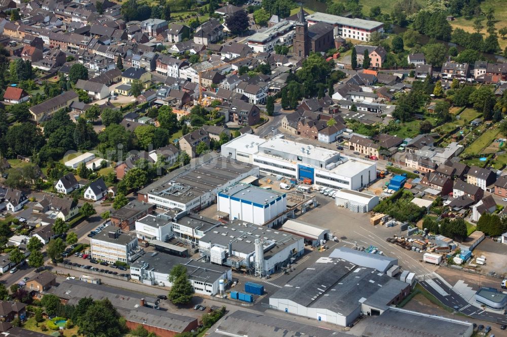 Aerial photograph Grevenbroich - Building and production halls on the premises of the chemical manufacturers ACTEGA Rhenania on Rhenaniastrasse in the district Wevelinghoven in Grevenbroich in the state North Rhine-Westphalia, Germany