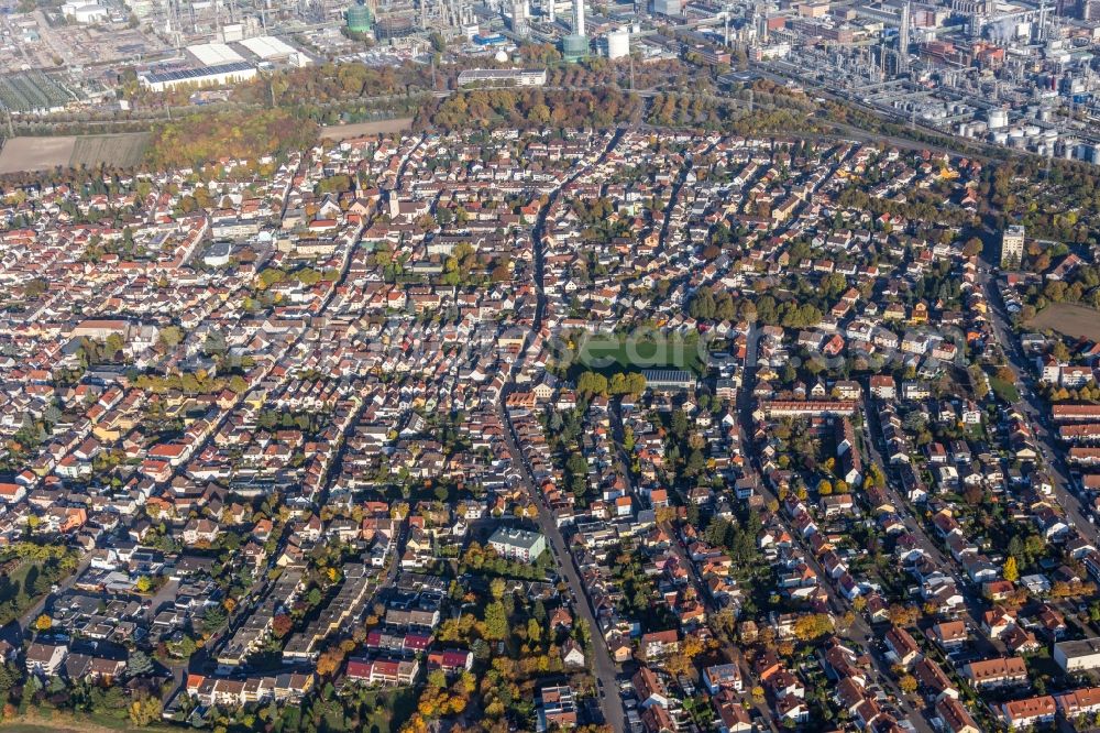 Aerial image Ludwigshafen am Rhein - Building and production halls on the premises of the chemical manufacturers BASF in the district Oppau in Ludwigshafen am Rhein in the state Rhineland-Palatinate, Germany