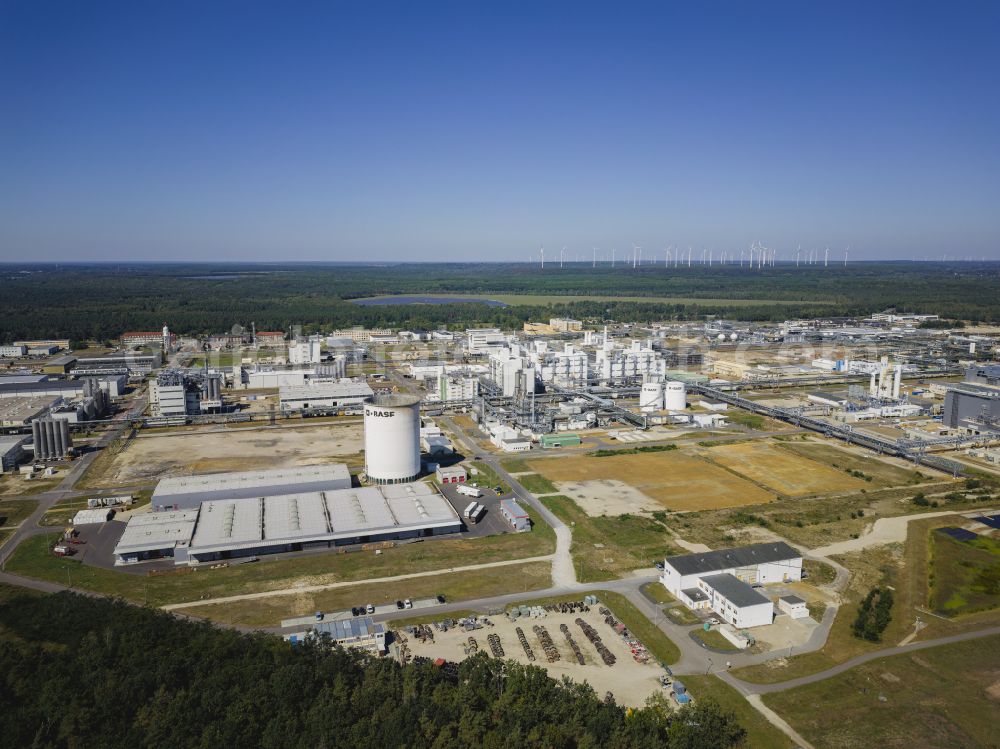 Aerial photograph Schwarzheide - Building and production halls on the premises of the chemical manufacturers BASF Schwarzheide GmbH on street Schipkauer Strasse in Schwarzheide in the state Brandenburg, Germany