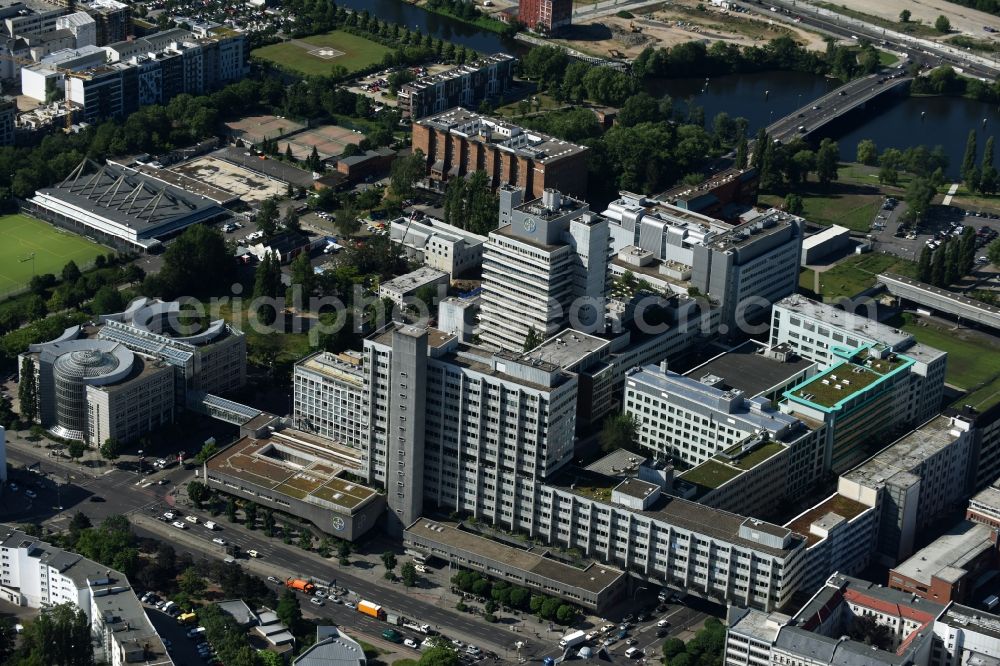 Aerial photograph Berlin - Building and production halls on the premises of the chemical manufacturers of Bayer Pharma AG on Muellerstrasse in the district Wedding in Berlin, Germany