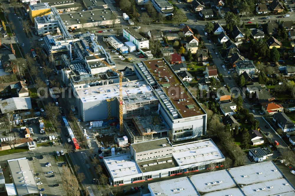 Aerial image Berlin - Building and production halls on the premises of the chemical manufacturers B. Braun Melsung AG on street Kanalstrasse - Mistelweg in the district Rudow in Berlin, Germany