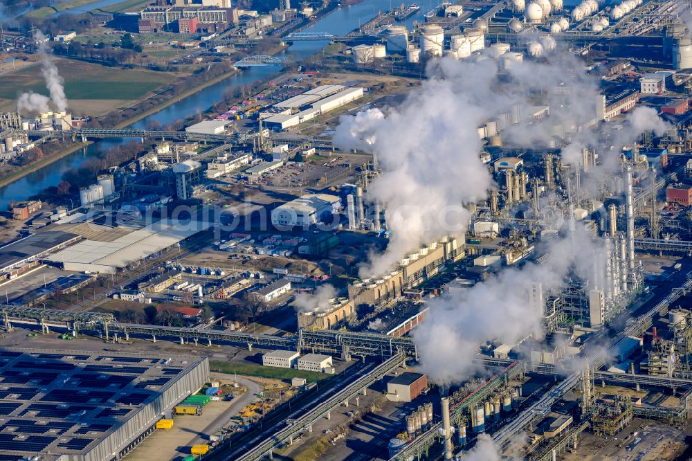 Aerial image Marl - Aerial view of buildings and production halls on the site of the chemical producer Chemiepark Marl, formerly Chemische Werke Huels AG on Paul-Baumann Strasse in Marl in the German state of North Rhine-Westphalia