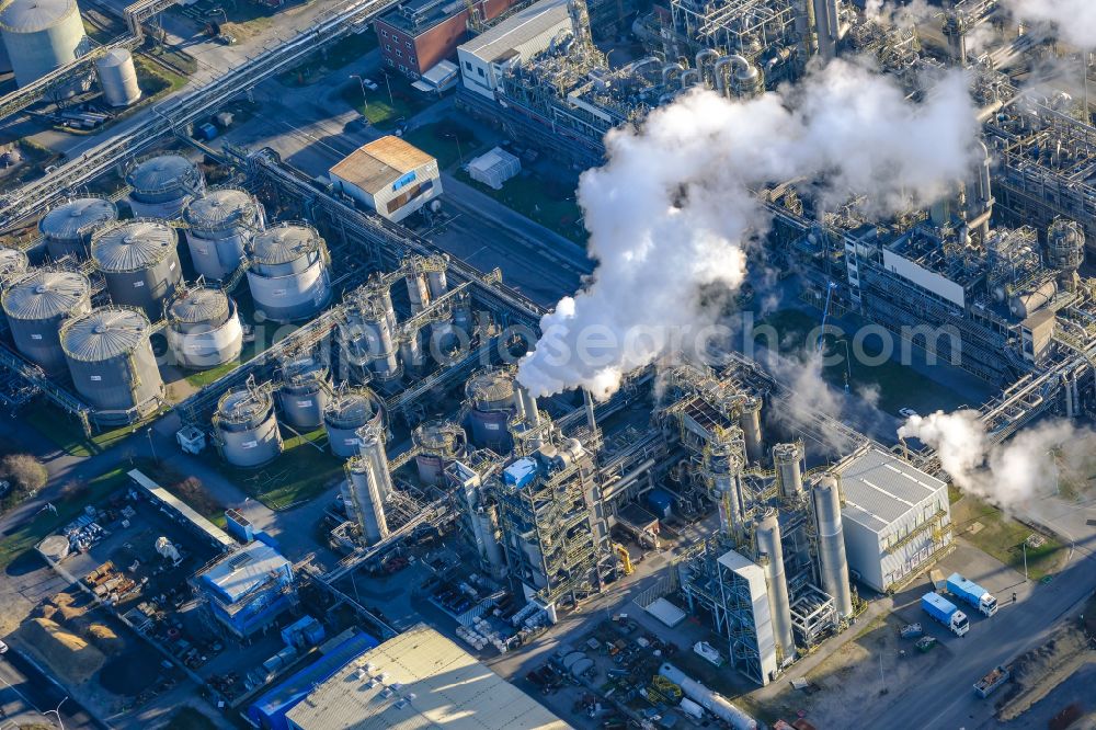 Marl from above - Aerial view of buildings and production halls on the site of the chemical producer Chemiepark Marl, formerly Chemische Werke Huels AG on Paul-Baumann Strasse in Marl in the German state of North Rhine-Westphalia