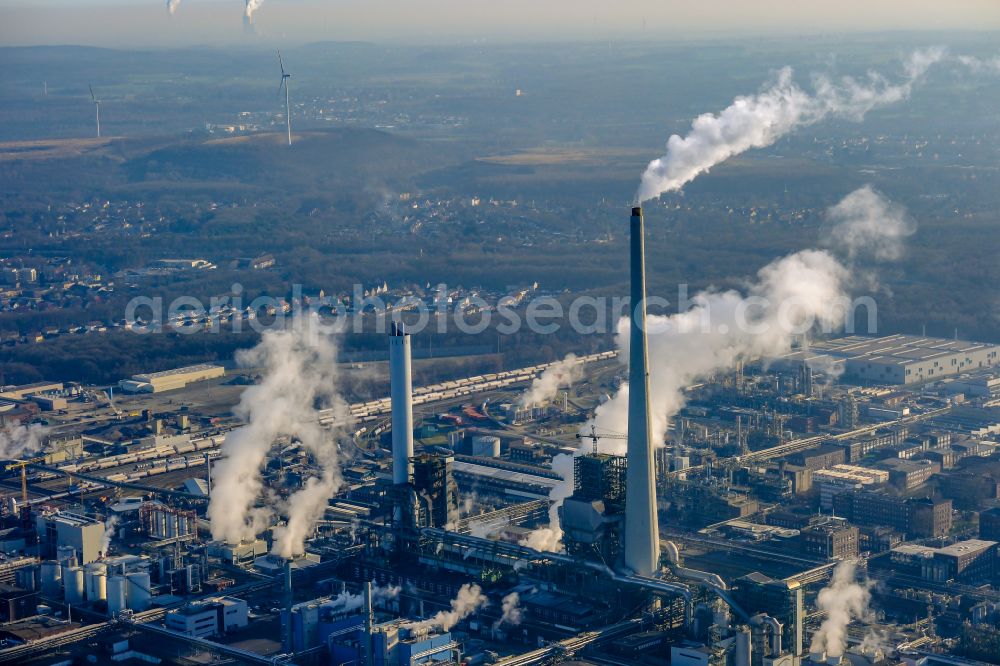 Marl from the bird's eye view: Aerial view of buildings and production halls on the site of the chemical producer Chemiepark Marl, formerly Chemische Werke Huels AG on Paul-Baumann Strasse in Marl in the German state of North Rhine-Westphalia