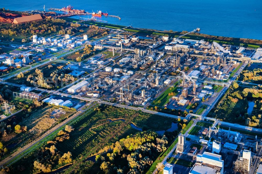 Aerial image Stade - Buildings and production halls on the factory premises of the chemical producer Dow Deutschland Anlagengesellschaft mbH, Olin, Dupont, in Stade in the state Lower Saxony, Germany