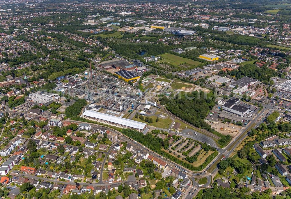 Aerial image Herne - Building and production halls on the premises of the chemical manufacturers of Evonik Industries AG on Herzogstrasse in the district Wanne-Eickel in Herne in the state North Rhine-Westphalia, Germany