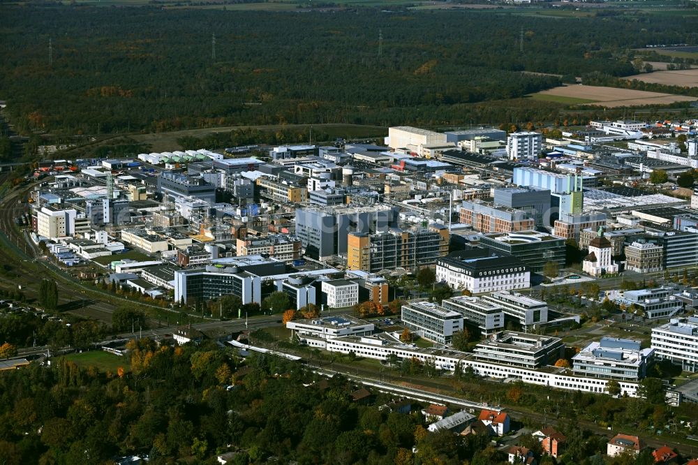 Aerial image Darmstadt - Building and production halls on the premises of the chemical manufacturers Merck KGaA in Darmstadt in the state Hesse, Germany