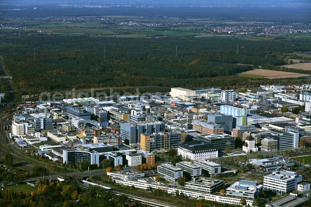 Aerial photograph Darmstadt - Building and production halls on the premises of the chemical manufacturers Merck KGaA in Darmstadt in the state Hesse, Germany