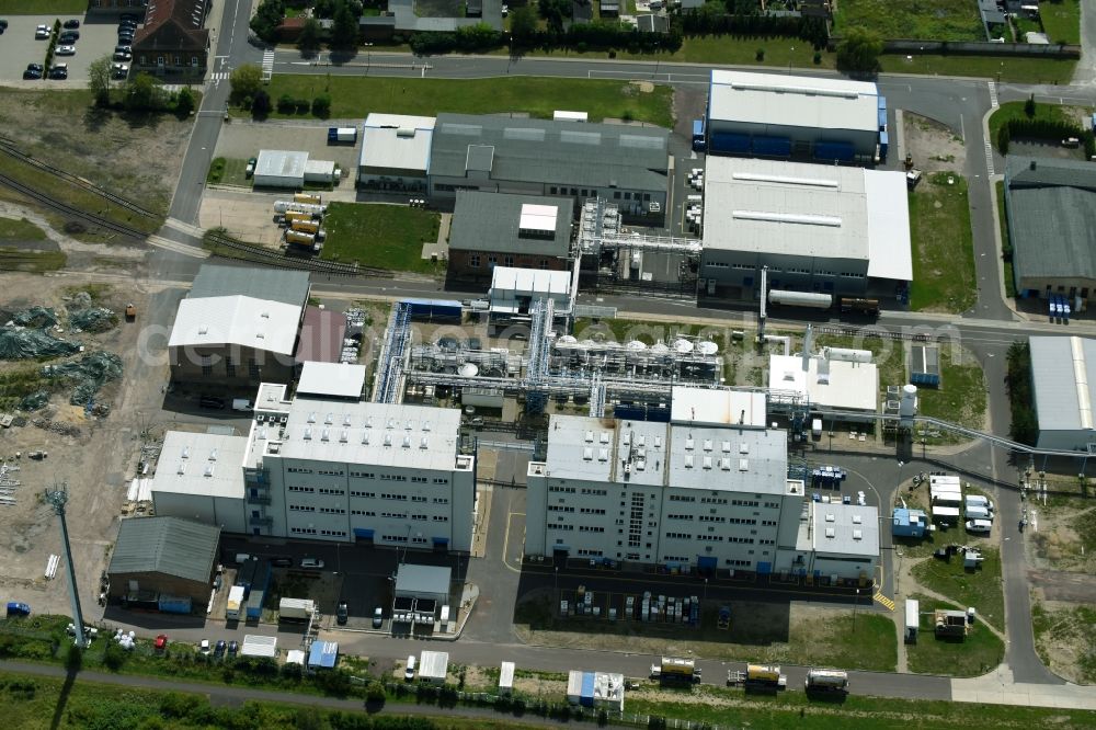 Schönebeck (Elbe) from above - Building and production halls on the premises of the chemical manufacturers of Schirm GmbH on Geschwister-Scholl-Strasse in Schoenebeck (Elbe) in the state Saxony-Anhalt, Germany