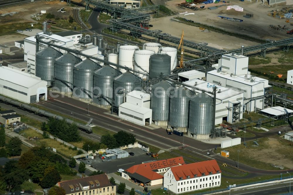 Aerial photograph Lutherstadt Wittenberg - Building and production halls on the premises of the chemical manufacturers SKW Stickstoffwerke Piesteritz GmbH in Lutherstadt Wittenberg in the state Saxony-Anhalt