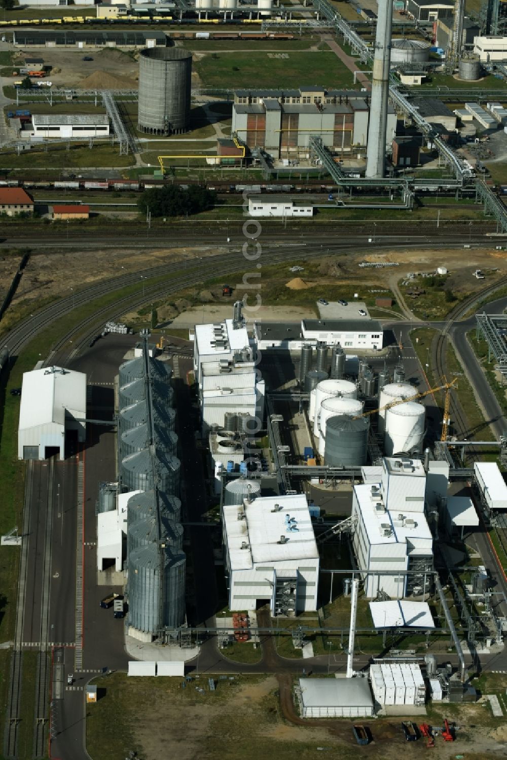 Lutherstadt Wittenberg from the bird's eye view: Building and production halls on the premises of the chemical manufacturers SKW Stickstoffwerke Piesteritz GmbH in Lutherstadt Wittenberg in the state Saxony-Anhalt