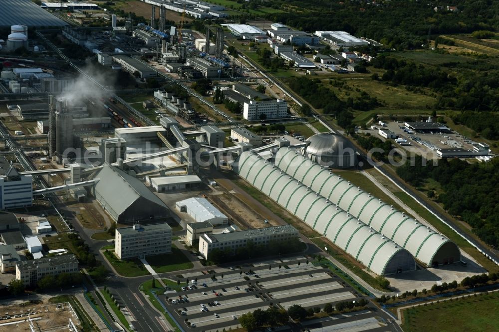 Lutherstadt Wittenberg from the bird's eye view: Building and production halls on the premises of the chemical manufacturers SKW Stickstoffwerke Piesteritz GmbH in Lutherstadt Wittenberg in the state Saxony-Anhalt