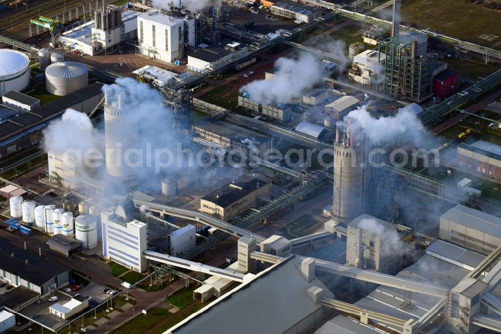 Lutherstadt Wittenberg from above - Building and production halls on the premises of the chemical manufacturers SKW Stickstoffwerke Piesteritz GmbH in Lutherstadt Wittenberg in the state Saxony-Anhalt