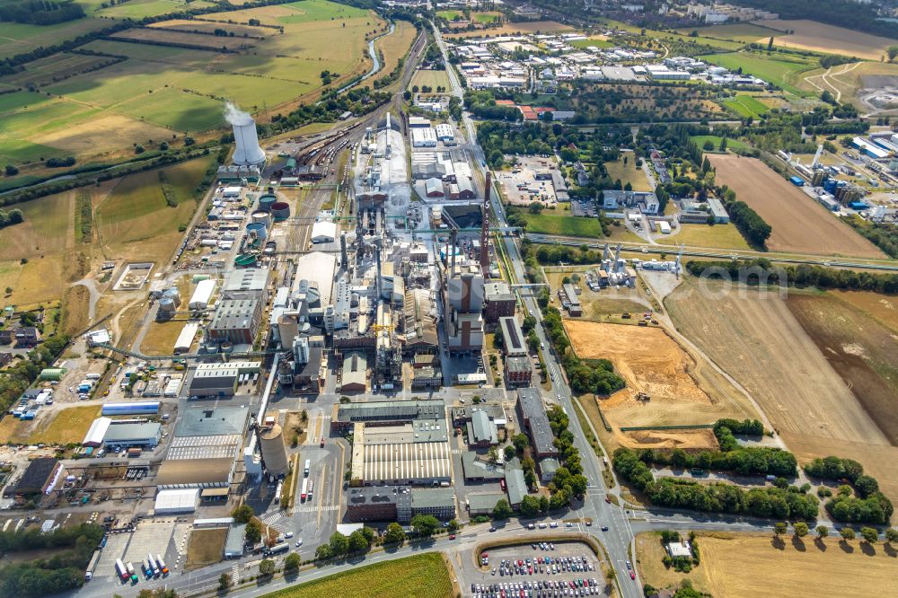 Aerial image Rheinberg - Buildings and production halls on the factory premises of the chemical producer Solvay Chemicals GmbH - Deutsche Solvay Werke in the Ossenberg district of Rheinberg in the federal state of North Rhine-Westphalia, Germany