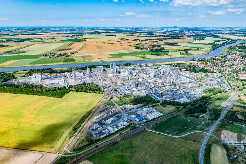 Aerial image Nünchritz - Building and production halls on the premises of the chemical manufacturers Wacker Chemie AG in Nuenchritz in the state Saxony, Germany