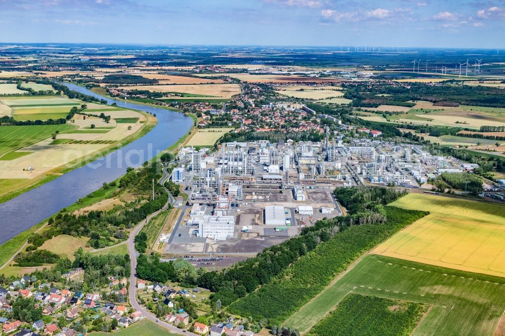 Aerial image Nünchritz - Building and production halls on the premises of the chemical manufacturers Wacker Chemie AG in Nuenchritz in the state Saxony, Germany