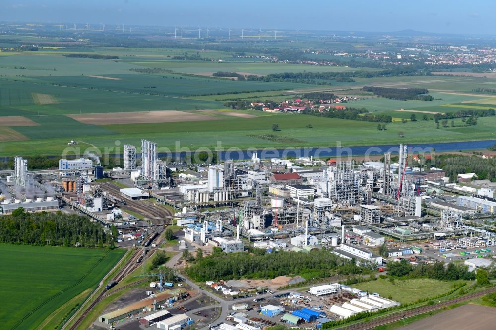 Aerial image Nünchritz - Building and production halls on the premises of the chemical manufacturers Wacker Chemie AG, factory Nuenchritz on Friedrich-von-Heyden-Platz in Nuenchritz in the state Saxony, Germany