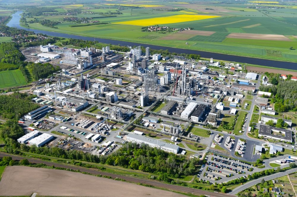 Aerial image Nünchritz - Building and production halls on the premises of the chemical manufacturers Wacker Chemie AG, factory Nuenchritz on Friedrich-von-Heyden-Platz in Nuenchritz in the state Saxony, Germany