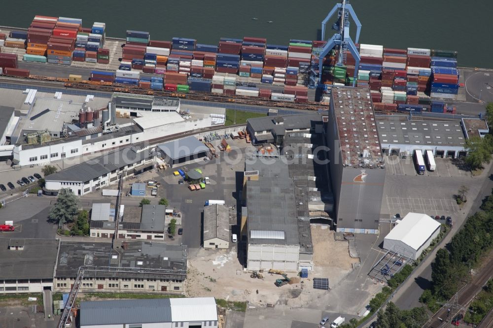 Aerial image Mainz - Gebäude und Produktionshallen auf dem Werksgelände des Chemieproduzenten Werner & Mertz GmbH in Mainz im Bundesland Rheinland-Pfalz, Deutschland. Weitere Informationen unter: