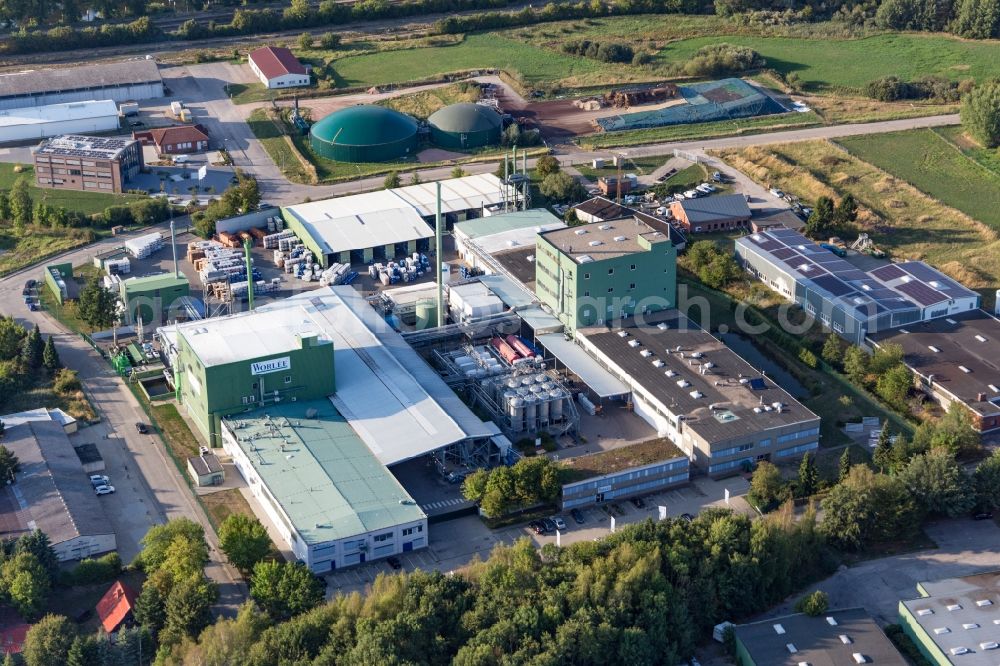 Aerial photograph Lauenburg/Elbe - Building and production halls on the premises of the chemical manufacturers Worlee-Chemie GmbH in Lauenburg/Elbe in the state Schleswig-Holstein, Germany