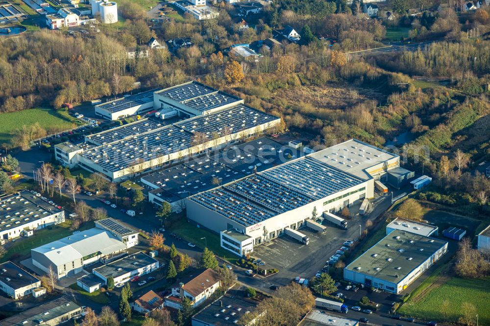 Aerial image Arnsberg - Building and production halls on the premises of Cosack GmbH & Co. KG Druck + Verpackung on street Von-Siemens-Strasse in the district Neheim in Arnsberg at Sauerland in the state North Rhine-Westphalia, Germany