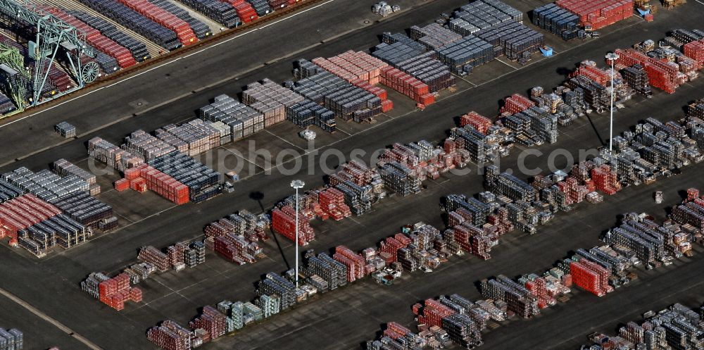 Wandlitz from the bird's eye view: Factory premises of Dachziegelwerke Nelskamp GmbH at Schoenerlinder Bahnhofstrasse in Schoenerlinde in the state of Brandenburg, Germany