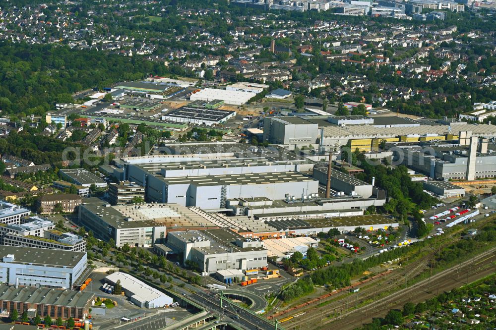 Aerial photograph Düsseldorf - Building and production halls on the premises of Daimler AG on Rather Strasse in Duesseldorf in the state North Rhine-Westphalia, Germany