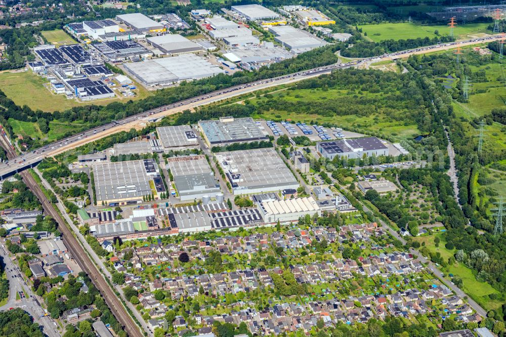 Hamburg from the bird's eye view: Building and production halls on the premises of Daimler AG on Mercedesstrasse in the district Heimfeld in Hamburg, Germany