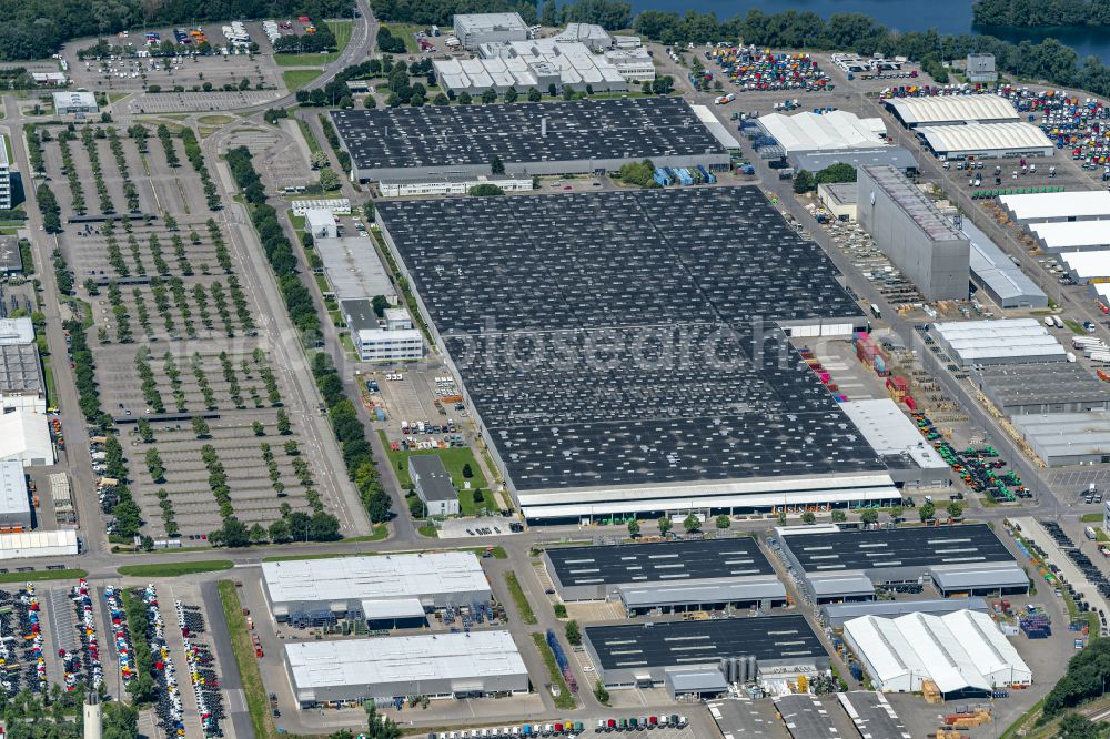 Wörth am Rhein from the bird's eye view: Building and production halls on the premises of Daimler Truck AG - Mercedes-Benz in the district Automobilwerk Woerth in Woerth am Rhein in the state Rhineland-Palatinate, Germany