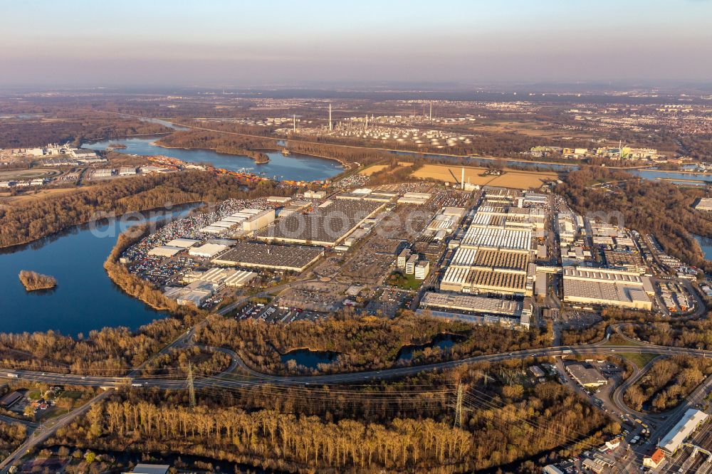 Wörth am Rhein from above - Building and production halls on the premises of Daimler Truck AG - Mercedes-Benz in the district Automobilwerk Woerth in Woerth am Rhein in the state Rhineland-Palatinate, Germany