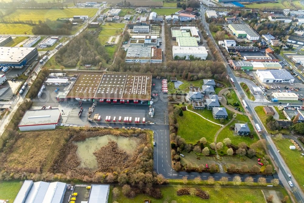 Hamm from above - Building and production halls on the premises of DEG Dach-Fassade-Holz eG Oberster Kamp in Hamm at Ruhrgebiet in the state North Rhine-Westphalia, Germany