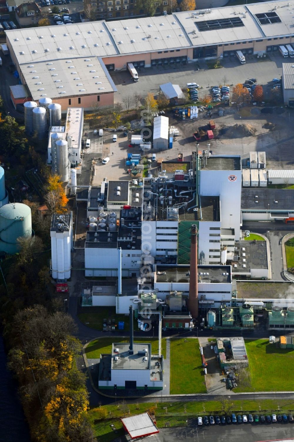 Aerial image Berlin - Building and production halls on the premises of DEK Deutsche Extrakt Kaffee GmbH on Gradestrasse - Cafeastrasse in the district Tempelhof in Berlin, Germany