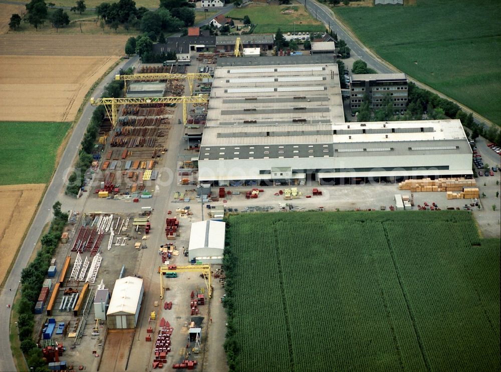 Aerial image Rheinberg - Building and production halls on the premises of der AUMUND Foerdererbau GmbH Foerderanlagenbau on the Saalhoffer Strasse in Rheinberg in the state North Rhine-Westphalia