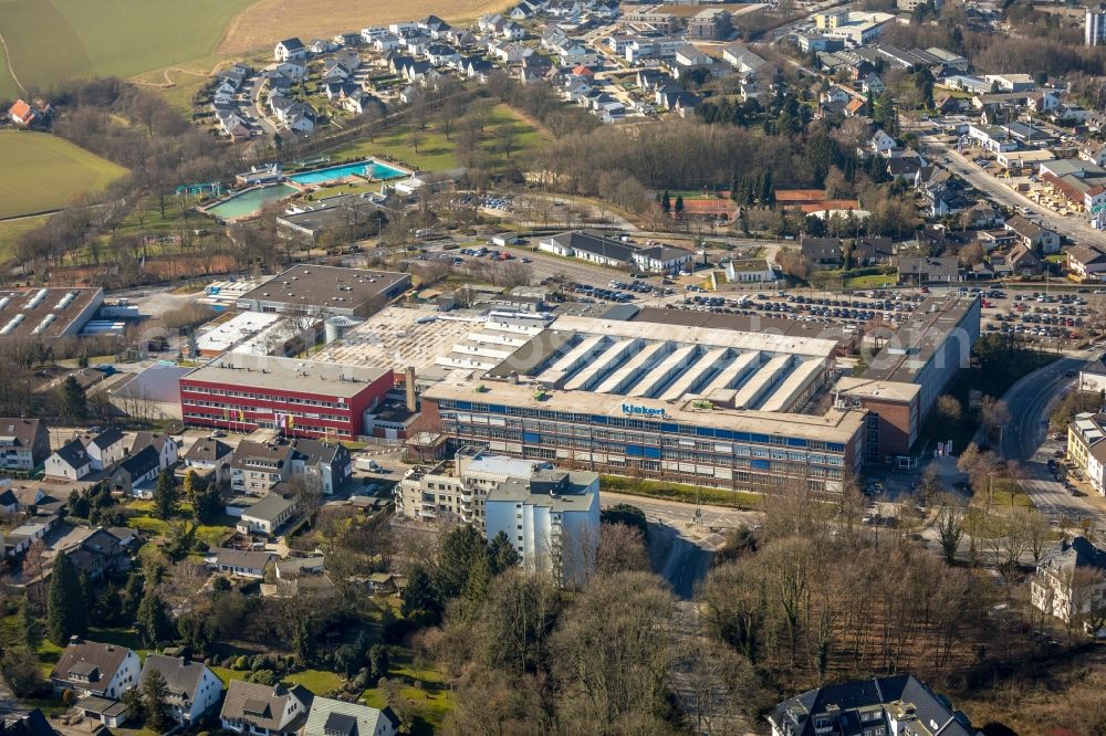 Aerial photograph Heiligenhaus - Building and production halls on the premises of of Kiekert AG on Hoeseler Platz in Heiligenhaus in the state North Rhine-Westphalia, Germany