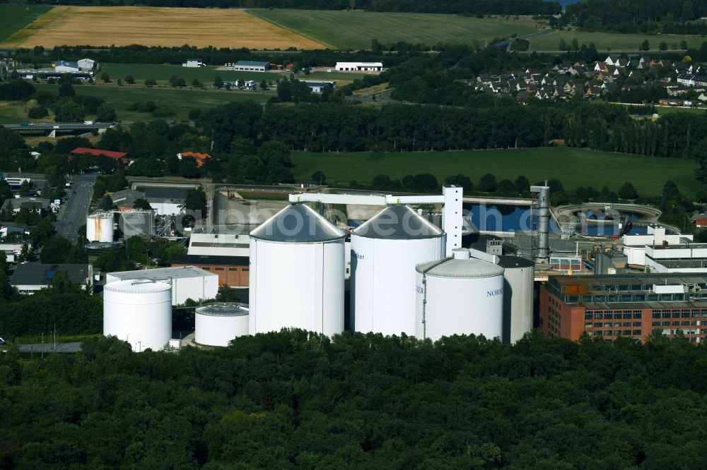 Aerial photograph Uelzen - Building and production halls on the premises of of Nordzucker AG in Uelzen in the state Lower Saxony, Germany