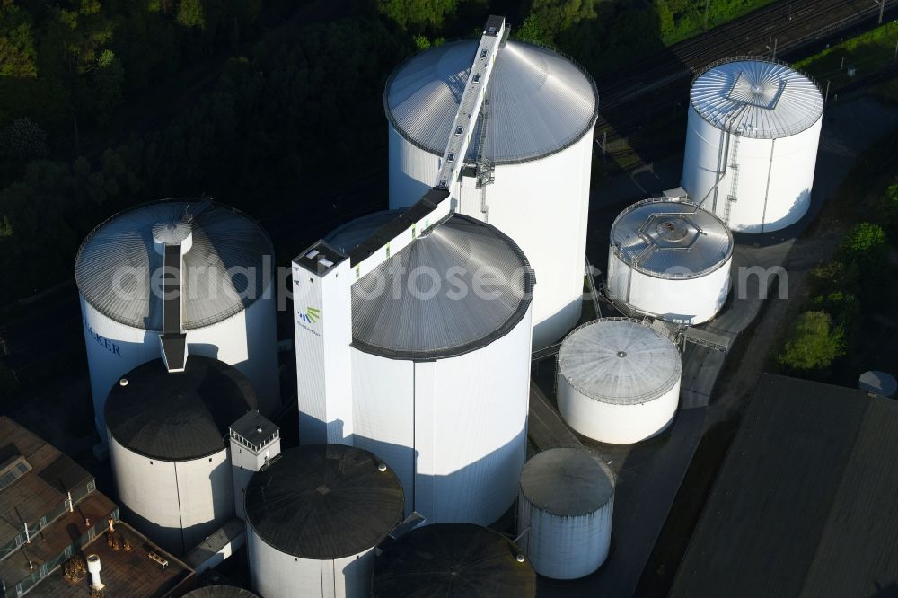 Aerial photograph Uelzen - Building and production halls on the premises of of Nordzucker AG in Uelzen in the state Lower Saxony, Germany