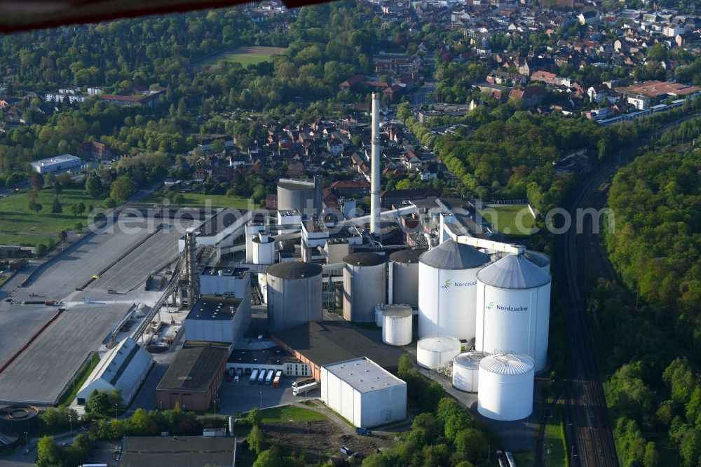 Aerial photograph Uelzen - Building and production halls on the premises of of Nordzucker AG in Uelzen in the state Lower Saxony, Germany