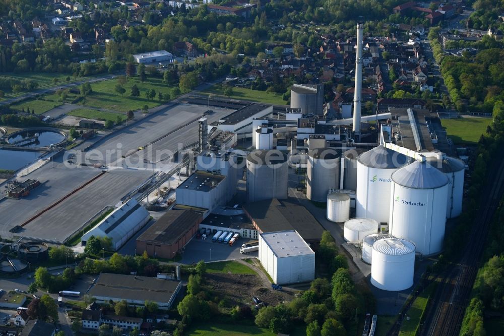 Uelzen from the bird's eye view: Building and production halls on the premises of of Nordzucker AG in Uelzen in the state Lower Saxony, Germany