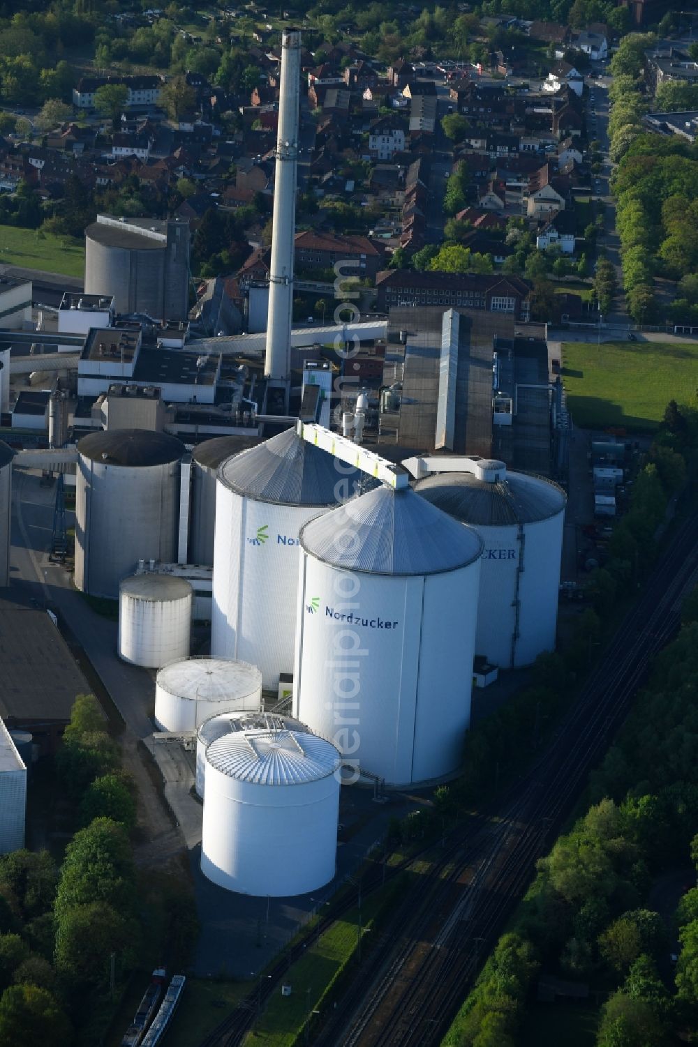 Aerial photograph Uelzen - Building and production halls on the premises of of Nordzucker AG in Uelzen in the state Lower Saxony, Germany