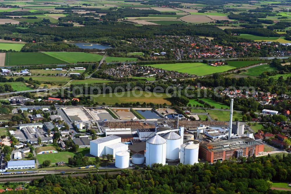 Uelzen from the bird's eye view: Building and production halls on the premises of of Nordzucker AG in Uelzen in the state Lower Saxony, Germany