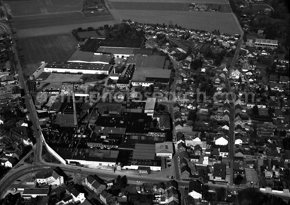 Aerial image Grefrath - Building and production halls on the premises of of NOVA Textil-Beschichtung GmbH An of Plueschweberei in Grefrath in the state North Rhine-Westphalia, Germany