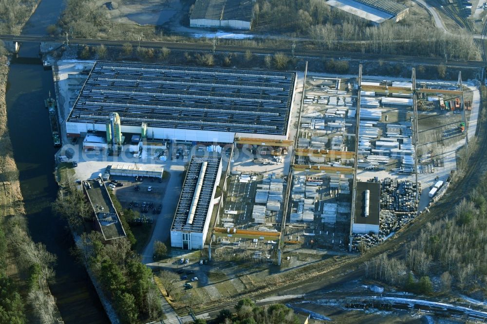 Aerial image Hennigsdorf - Building and production halls on the premises of of Palex Paletten Express & Logistics GmbH on Veltener Strasse in Hennigsdorf in the state Brandenburg, Germany