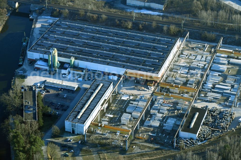 Aerial photograph Hennigsdorf - Building and production halls on the premises of of Palex Paletten Express & Logistics GmbH on Veltener Strasse in Hennigsdorf in the state Brandenburg, Germany