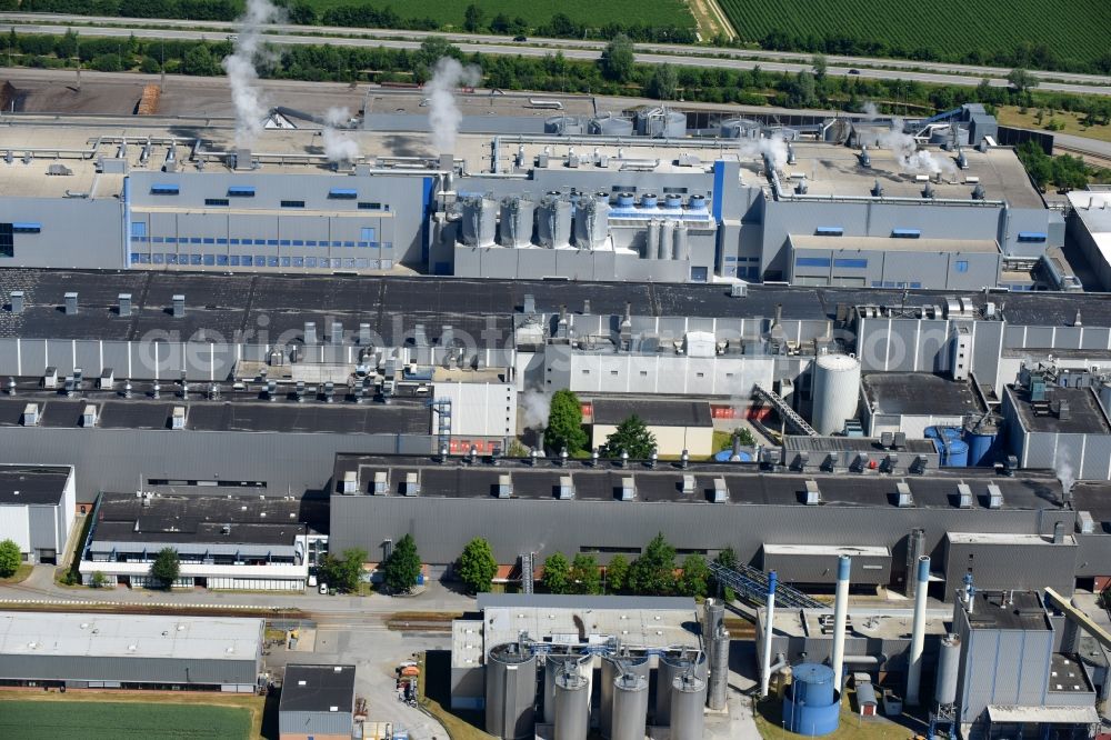 Plattling from the bird's eye view: Building and production halls on the premises of of PLATTLING Papier - MD Papier GmbH on Nicolausstrasse in Plattling in the state Bavaria, Germany