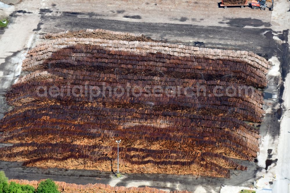 Aerial photograph Plattling - Building and production halls on the premises of of PLATTLING Papier - MD Papier GmbH on Nicolausstrasse in Plattling in the state Bavaria, Germany