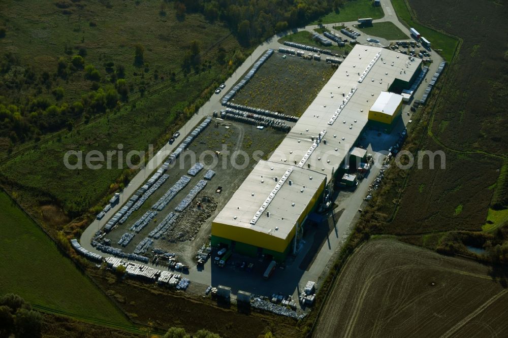 Magdeburg from the bird's eye view: Building and production halls on the premises of of Quartzforms Spa in the district Gewerbegebiet Nord in Magdeburg in the state Saxony-Anhalt, Germany