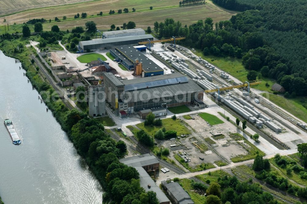 Aerial image Elbe-Parey - Building and production halls on the premises of of DW Schwellen GmbH on Pareyer Strasse in Elbe-Parey in the state Saxony-Anhalt, Germany