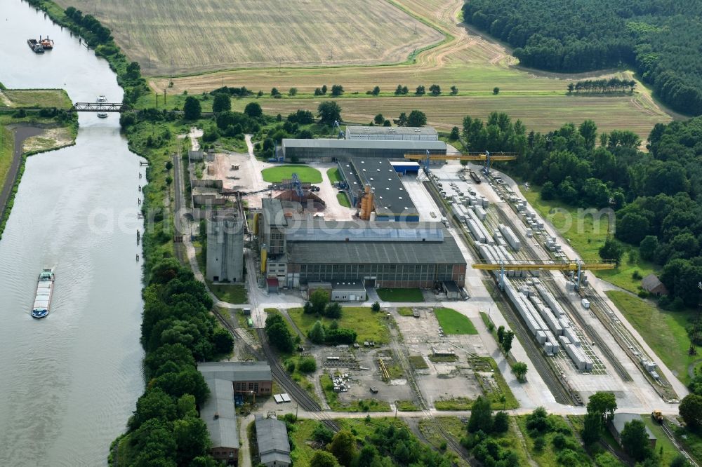 Elbe-Parey from above - Building and production halls on the premises of of DW Schwellen GmbH on Pareyer Strasse in Elbe-Parey in the state Saxony-Anhalt, Germany