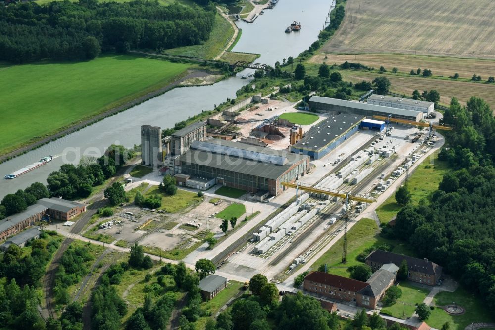 Elbe-Parey from the bird's eye view: Building and production halls on the premises of of DW Schwellen GmbH on Pareyer Strasse in Elbe-Parey in the state Saxony-Anhalt, Germany